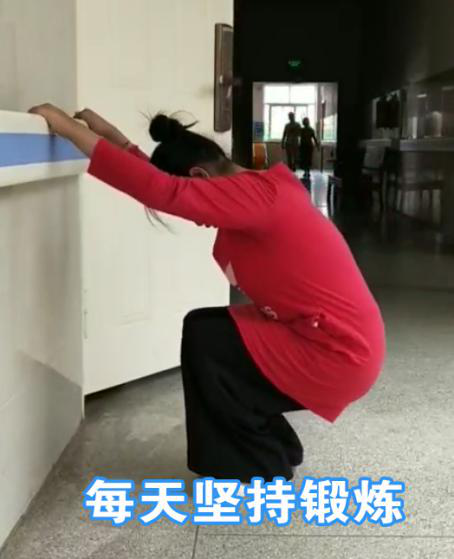 13歲女孩自幼患“腦癱”，行動受阻，經(jīng)系統(tǒng)康復(fù)治療能獨(dú)立步行！