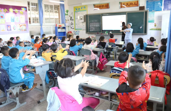保山安利醫(yī)院為隆陽區(qū)四小、五小、七小、漢莊小學(xué)、永昌小學(xué)開展復(fù)學(xué)疫情防護(hù)知識(shí)培訓(xùn)