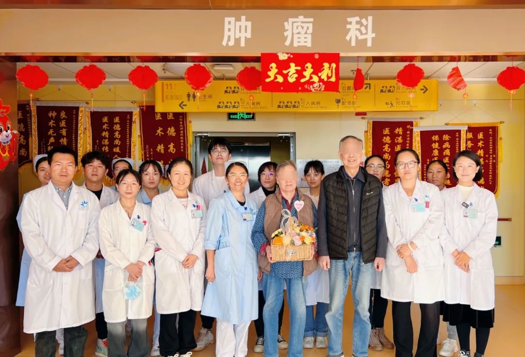 因?yàn)樾湃危聽敔攺纳虾淼奖Ｉ桨怖t(yī)院腫瘤科放射治療！